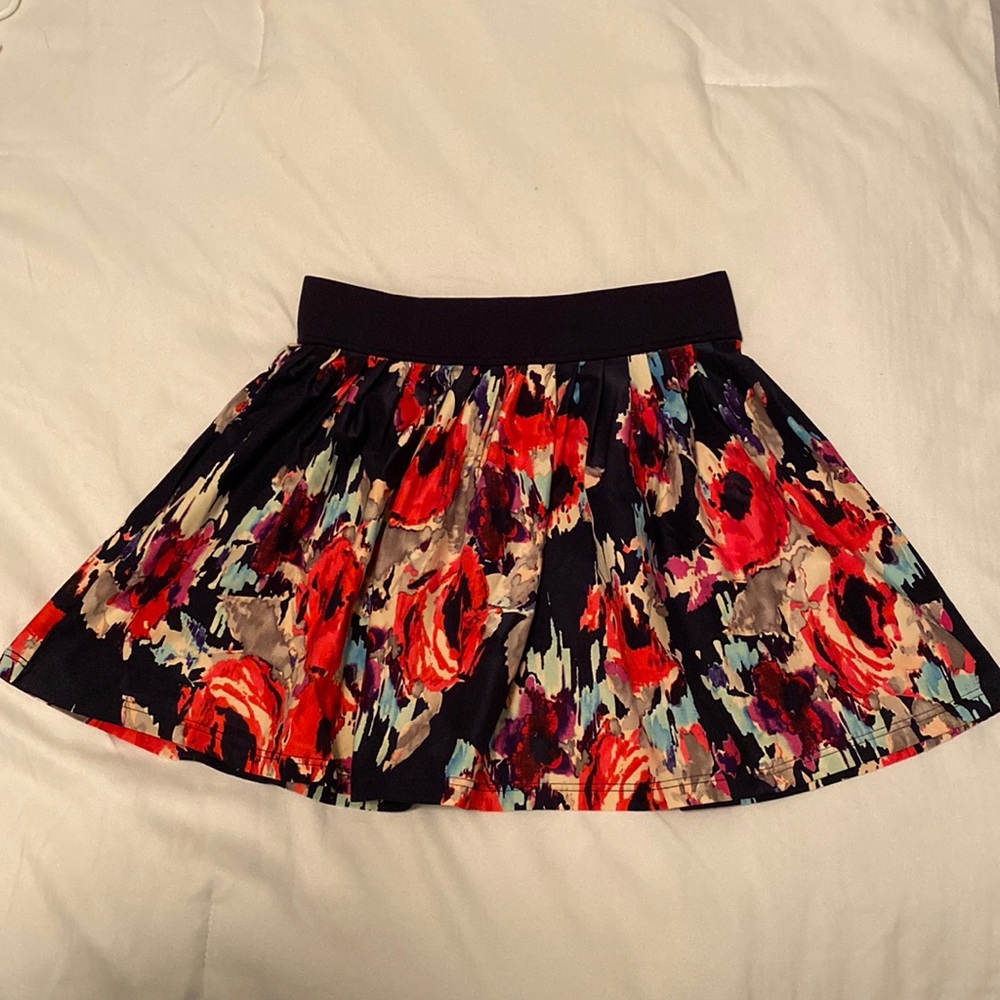 Kate Spade floral skirt in perfect condition, barely worn.